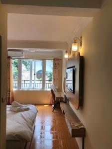 TV a/nebo společenská místnost v ubytování FIRONA FLY HOTEL