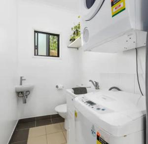 Ένα μπάνιο στο Studio 37 Byron Bay +8 φωτογραφίες