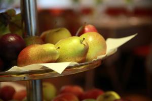 a tray of apples and pears on a display at Steinerhof in Braies