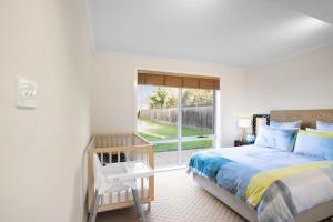 Postel nebo postele na pokoji v ubytování The Cosmopolitan - Stay in the Heart of Sorrento + 19 fotografií