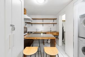 O bucătărie sau chicinetă la Deluxe Ensuite Double Room - Nearby Universities - Seconds to Famous Eateries +28 fotografii