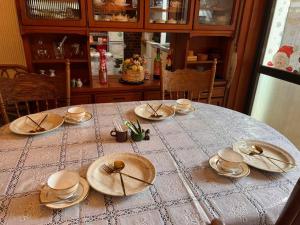 Estris per fer te o cafè a 日式庭院古宅难波直达4房双浴室厕所厨房齐全团队首选可体验和服茶道空中瑜伽交通购物方便bbq可