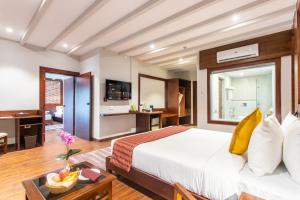 Letto o letti in una camera di Regenta Resort & Spa By Riverside, Chitwan