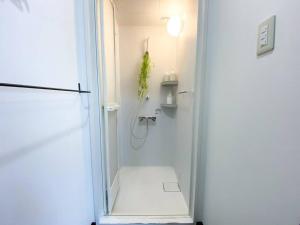 4F Guest House NETOMARI 西九条駅から徒歩2分にあるバスルーム
