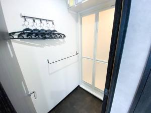 4F Guest House NETOMARI 西九条駅から徒歩2分にあるキッチンまたは簡易キッチン