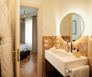 Ένα μπάνιο στο Elizabeth Unique Apartments - a Member of Design Hotels +123 φωτογραφίες