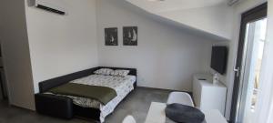 Кровать или кровати в номере Apartment Desanti 4 Valun
