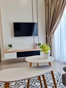 Bayu Temiang Residensi的电视和/或娱乐中心