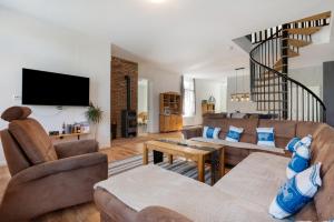 TV a/nebo společenská místnost v ubytování Ferienhaus Oase Balje