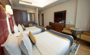Letto o letti in una camera di Ramee Guestline Hotel