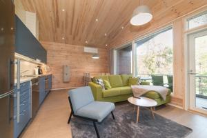 a living room with a green couch and a table at Villa Fox Ruka in Ruka