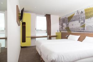 Łóżko lub łóżka w pokoju w obiekcie Brit Hotel Toulouse Colomiers – L’Esplanade