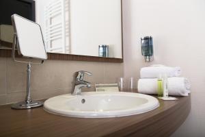 Łazienka w obiekcie Brit Hotel Toulouse Colomiers – L’Esplanade