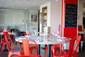 Restauracja lub miejsce do jedzenia w obiekcie Brit Hotel Toulouse Colomiers – L’Esplanade