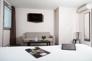 Łóżko lub łóżka w pokoju w obiekcie Brit Hotel Toulouse Colomiers – L’Esplanade