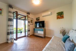 Televízia a/alebo spoločenská miestnosť v ubytovaní Apartment Elio 1606