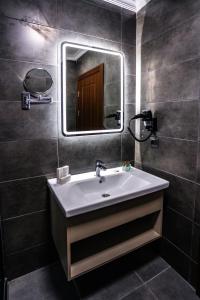 Koupelna v ubytování Mays Royal Hotel