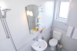 Koupelna v ubytování Pirin rooms