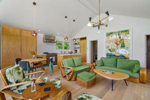 Χώρος καθιστικού στο Coconut Hut home +37 φωτογραφίες