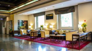 Posezení v ubytování Ramee Guestline Hotel