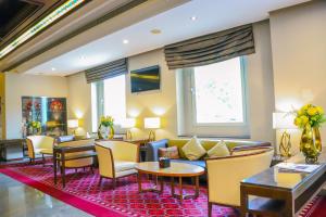 Area soggiorno di Ramee Guestline Hotel