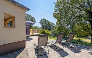 Vonkajšia záhrada v ubytovaní 1 Bedroom Cozy Apartment In Kostrena