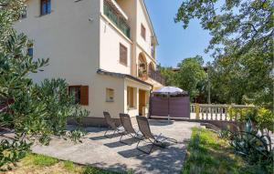 Budova, v ktorej sa apartmán nachádza + 15 fotografií