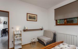 Posedenie v ubytovaní 1 Bedroom Cozy Apartment In Kostrena