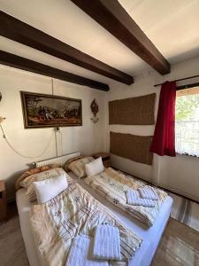 a bedroom with two beds in a room at 2 hálószobás vendégház in Balatonboglár +20 photos