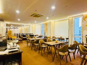 Restaurace v ubytování Huong Sen Annex Hotel