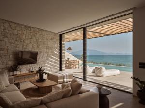 un soggiorno con vista sull'oceano di Esthesis Beachfront Villas, with Heated Pool, By ThinkVilla a Alykes Altre 37 foto
