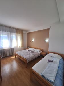 Postelja oz. postelje v sobi nastanitve Hotel Konaciste Trstenik