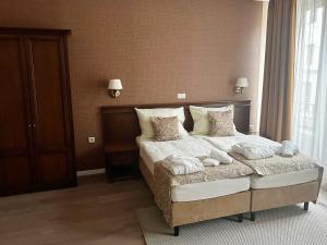 Postel nebo postele na pokoji v ubytování Wellness Hotel Pivovar Monopol