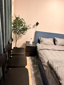 Postel nebo postele na pokoji v ubytování New Modern 2 room Apartment with 2 beds & FREE PARKING