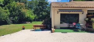 a patio with a table and chairs in a yard at les Versannes in Lamonzie-Montastruc