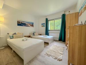 a small room with a bed and a couch at Villa avec piscine, Cinéma, terrain privé in Nogent-le-Phaye +87 photos