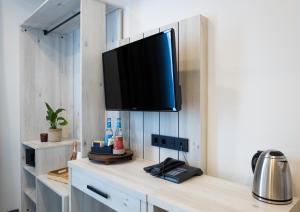 TV a/nebo společenská místnost v ubytování Hotel Innception