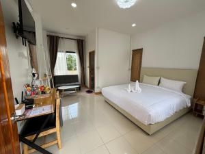 Postel nebo postele na pokoji v ubytování Chanya garden pool villa สวนน้ำชัญญานุช + 22 fotografií