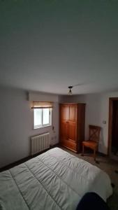 a bedroom with a large bed in a room at El apartamento de arriba in Cedeira