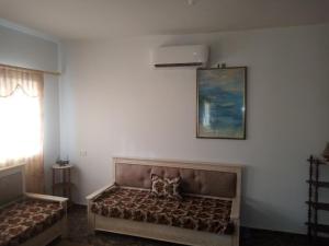 Χώρος καθιστικού στο Diar Aquilaria For Rent no1