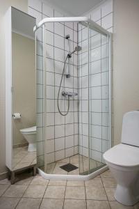 Et badeværelse på Cozy modern apartment - Very central at Sinnes