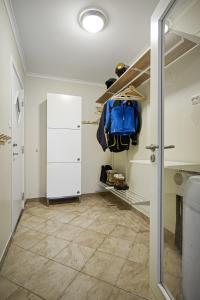 Køkken eller tekøkken på Cozy modern apartment - Very central at Sinnes