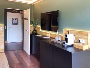 Kuchyň nebo kuchyňský kout v ubytování Komfortquartier, Apartment mit Balkon, Nähe Messe Düsseldorf + 30 fotografií