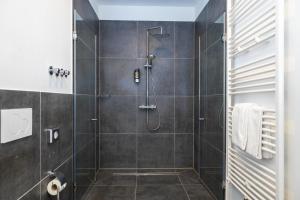 Koupelna v ubytování Hotel Innception + 31 fotografií