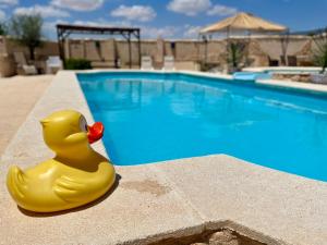 Bazén v ubytování Casa Rural Ubeda - B&B - Pinoso-Alicante nebo v jeho okolí