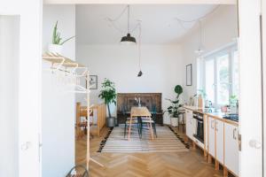 Fotografie z fotogalerie ubytování raum life - Vintage Loft - Heimkino Netflix - 2x privat Parkplätze v destinaci Straubing