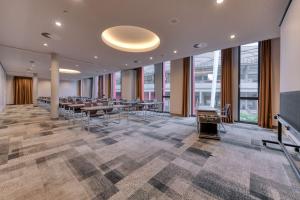 Posezení v ubytování Hilton Garden Inn Stuttgart NeckarPark