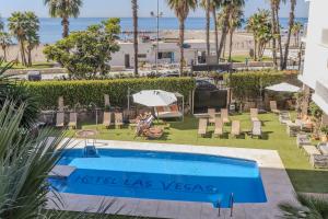 マラガにあるSoho Boutique Las Vegasのヴィラスラスベガスホテルのプールの眺め