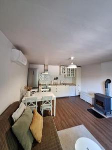 Φωτογραφία από το άλμπουμ του Holiday Home Nona σε Drivenik +16 φωτογραφίες