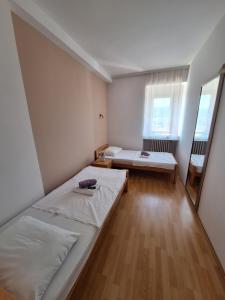 Postelja oz. postelje v sobi nastanitve Hotel Konaciste Trstenik